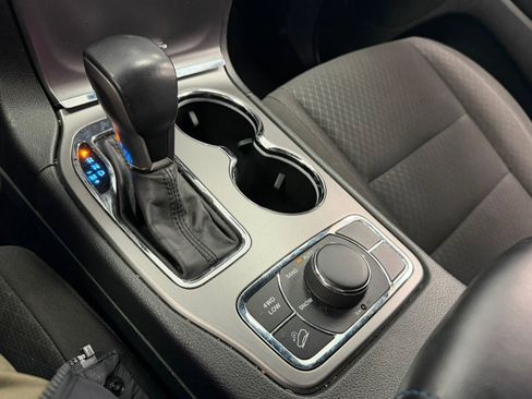 Used 2020 Jeep Grand Cherokee Laredo image 39