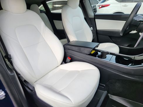 Used 2021 Tesla Model Y Long Range image 15