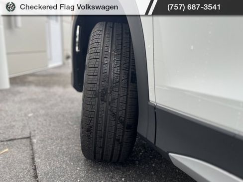 New 2025 Volkswagen Tiguan SE image 15