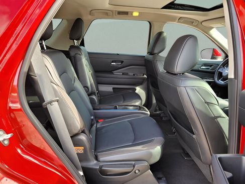 Used 2022 Nissan Pathfinder SL w/ SL Premium Package image 13