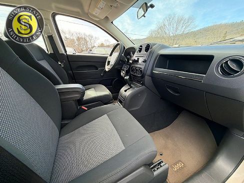 Used 2009 Jeep Compass Sport image 16