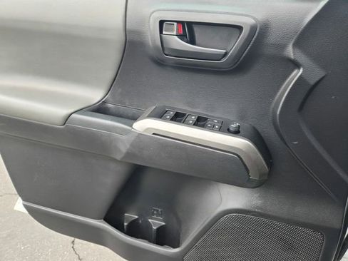 Certified 2022 Toyota Tacoma SR5 AWD/4WD image 21