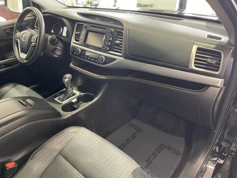 Used 2015 Toyota Highlander Plus AWD/4WD image 39