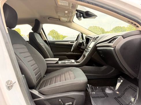 Used 2019 Ford Fusion SE FWD image 20