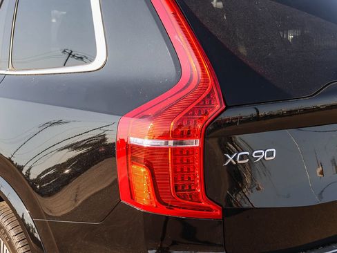 Used 2023 Volvo XC90 B6 Ultimate w/ Protection Package Premier AWD/4WD image 12