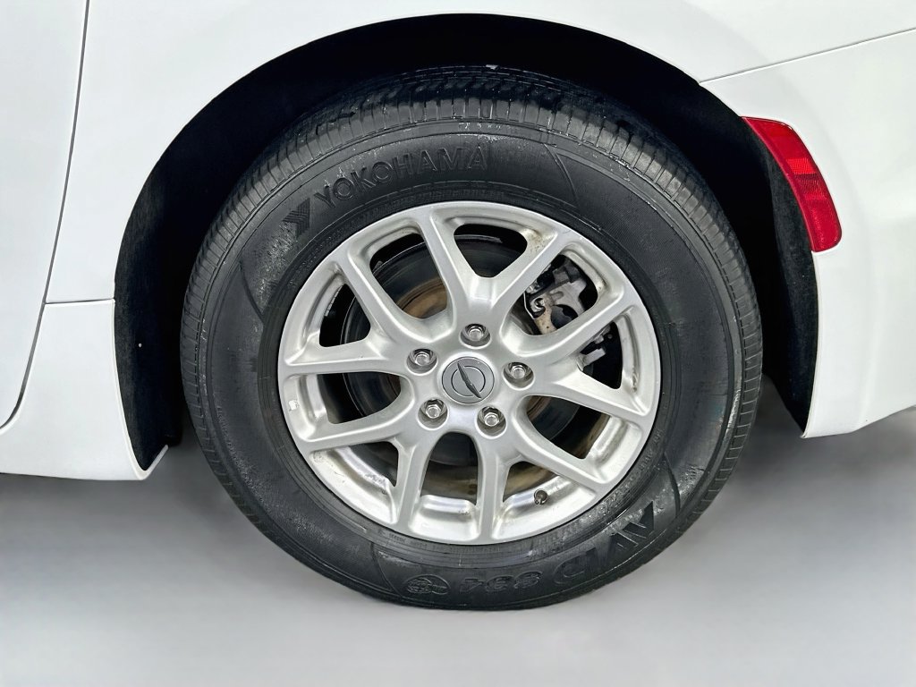 Used 2023 Chrysler Pacifica Touring FWD image 33