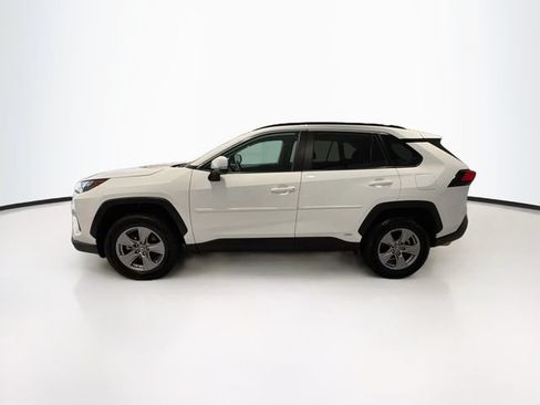 Used 2024 Toyota RAV4 LE AWD/4WD image 4