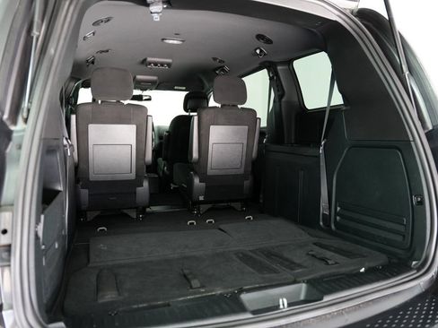 Used 2015 Dodge Grand Caravan SE image 28