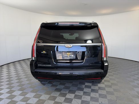 Used 2017 Cadillac Escalade Premium Luxury AWD/4WD image 9