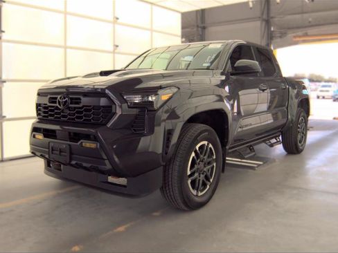 Used 2024 Toyota Tacoma TRD Sport AWD/4WD image 2