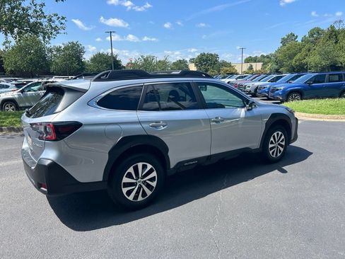 Used 2024 Subaru Outback Premium AWD/4WD image 3