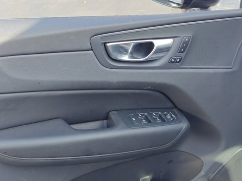 Used 2025 Volvo XC60 B5 Core image 9