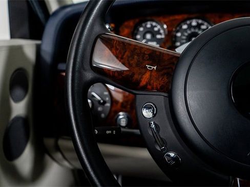 Used 2016 Rolls-Royce Phantom Sedan image 48