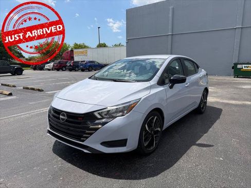 Used 2024 Nissan Versa SR FWD image 2