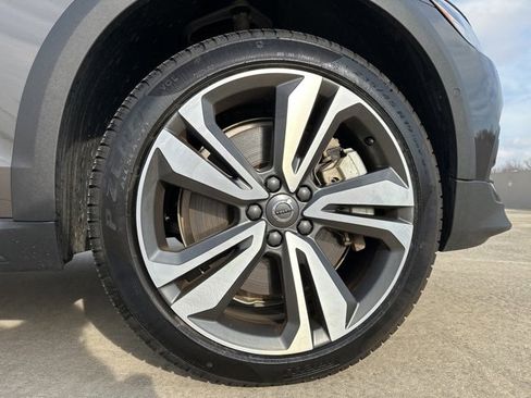 Certified 2025 Volvo V60 B5 Cross Country Plus image 9