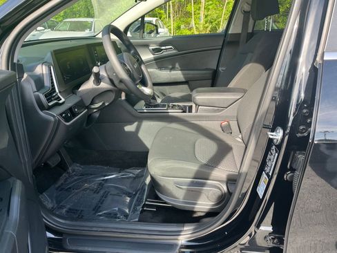 Used 2025 Kia Sportage LX image 22