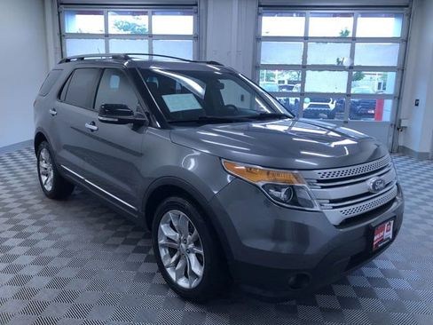 Used 2014 Ford Explorer XLT w/ Equipment Group 202A AWD/4WD image 38