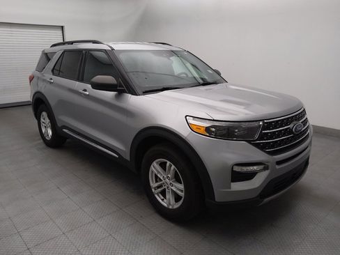 Used 2020 Ford Explorer XLT w/ Equipment Group 202A AWD/4WD image 11