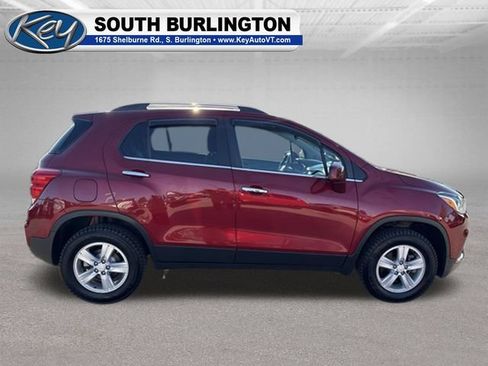 Used 2020 Chevrolet Trax LT w/ Sun & Sound Package AWD/4WD image 8