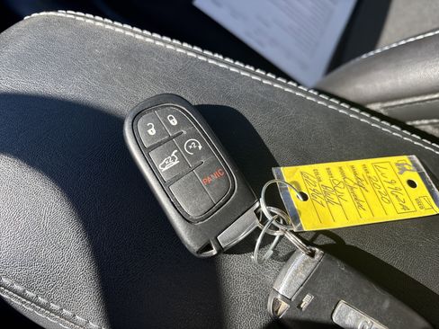 Used 2020 Jeep Cherokee Latitude Plus w/ Comfort/Convenience Group image 32