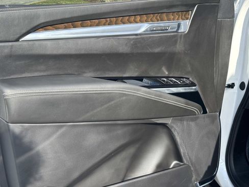 New 2025 Cadillac Escalade Sport Platinum w/ LPO, Floor Liner Package image 21