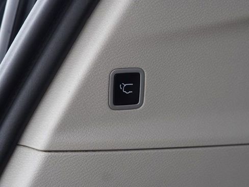 Used 2020 Chrysler Pacifica Touring-L image 45