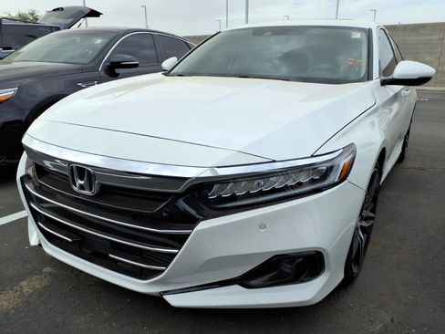 Used 2022 Honda Accord Touring image 2
