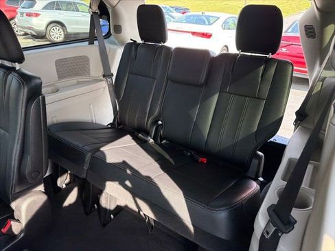 Used 2016 Chrysler Town & Country Touring w/ Driver Convenience Group FWD image 35