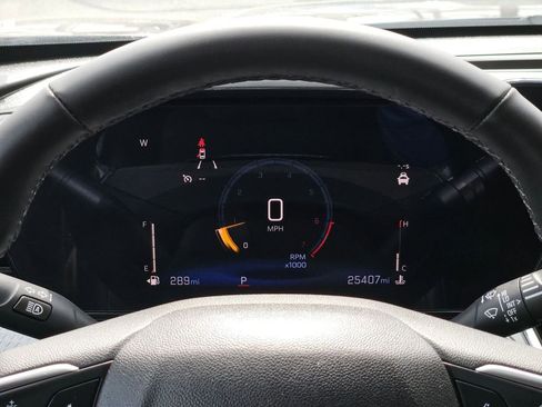 Used 2025 Chevrolet Trax LT w/ LT Convenience Package FWD image 27
