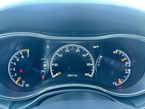 Used 2022 Jeep Grand Cherokee Laredo X image 17