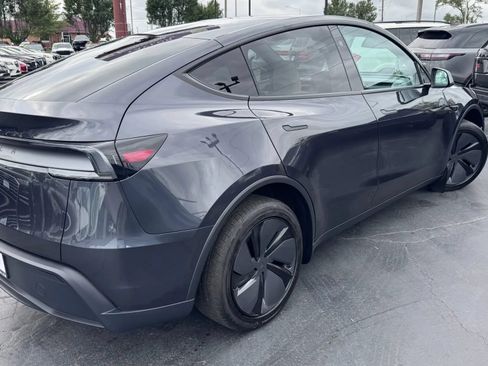 Used 2026 Tesla Model Y 2WD image 3