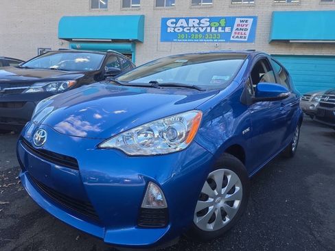 Used 2014 Toyota Prius C Three image 2