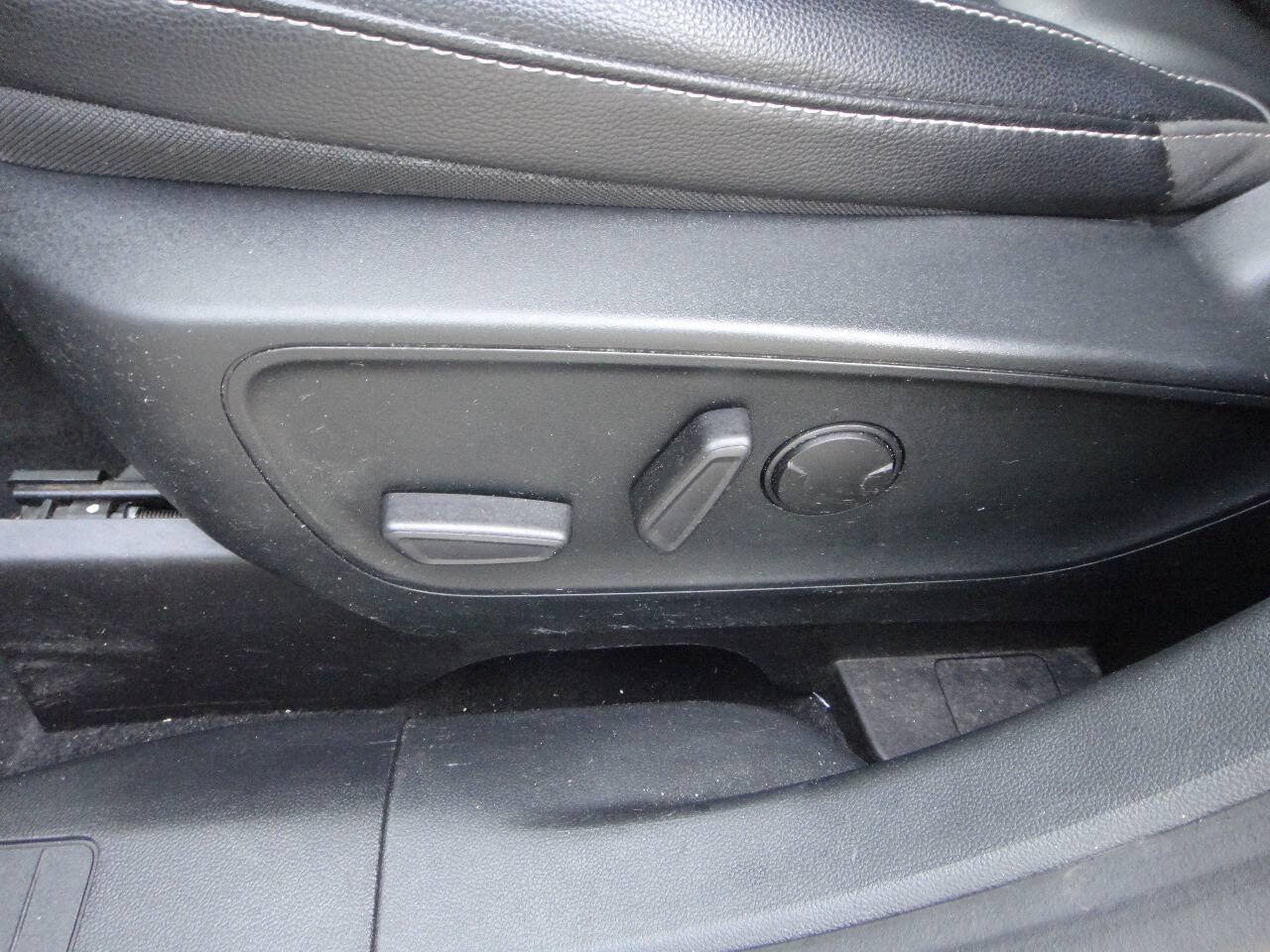 Used 2020 Ford Escape Titanium AWD/4WD image 12