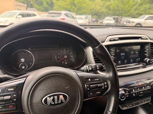 Used 2017 Kia Sorento AWD w/ LX Convenience Package image 25
