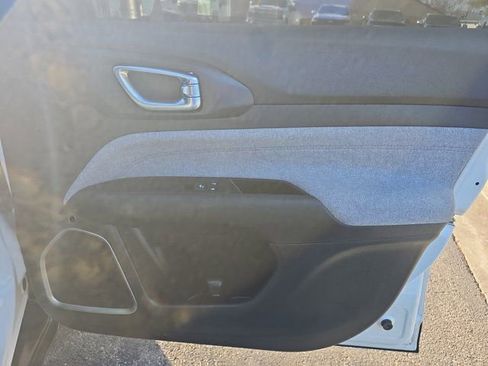 Used 2023 Jeep Compass Latitude image 20