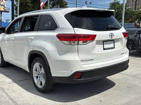 Used 2018 Toyota Highlander Limited Platinum AWD/4WD image 13
