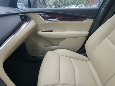 Used 2019 Cadillac XT5 Luxury AWD/4WD image 18
