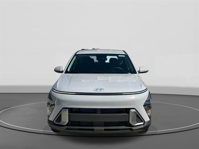 New 2027 Hyundai Kona SE FWD image 2