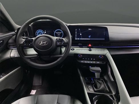 New 2025 Hyundai Elantra Limited image 5