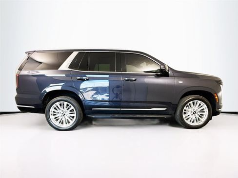 Used 2025 Cadillac Escalade Premium Luxury AWD/4WD image 18