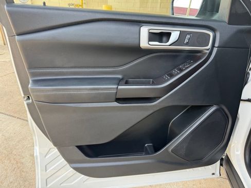 Used 2020 Ford Explorer XLT w/ Equipment Group 202A AWD/4WD image 13