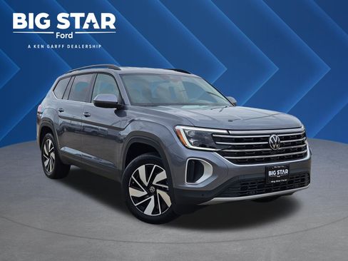 Used 2025 Volkswagen Atlas SE image 1