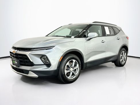 Used 2024 Chevrolet Blazer LT w/ Convenience Package AWD/4WD image 3