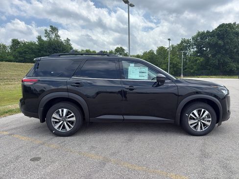 New 2026 Nissan Pathfinder SL AWD/4WD image 4