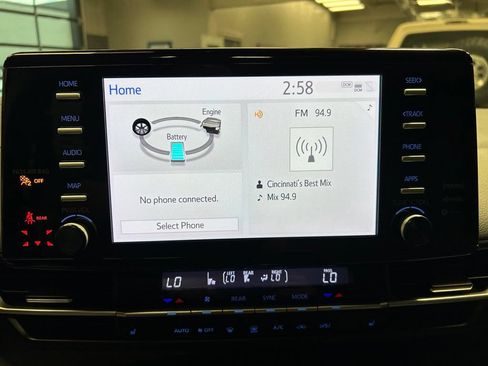 Used 2022 Toyota Sienna XLE FWD image 19