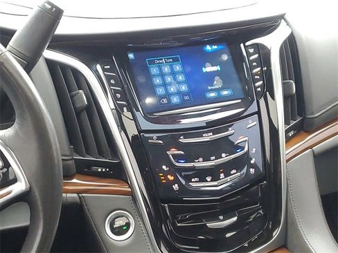 Used 2020 Cadillac Escalade Luxury image 29