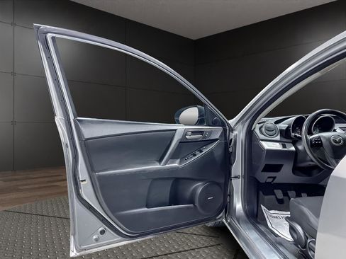 Used 2010 MAZDA MAZDA3 i Touring image 17