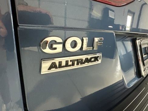 Used 2017 Volkswagen Golf SE image 10