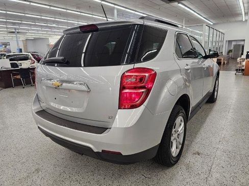 Used 2017 Chevrolet Equinox LT w/ Convenience Package image 4