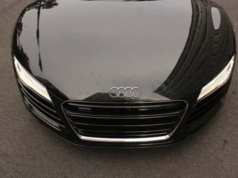 Used 2014 Audi R8 V8 w/ Enhanced Leather Package AWD/4WD image 33